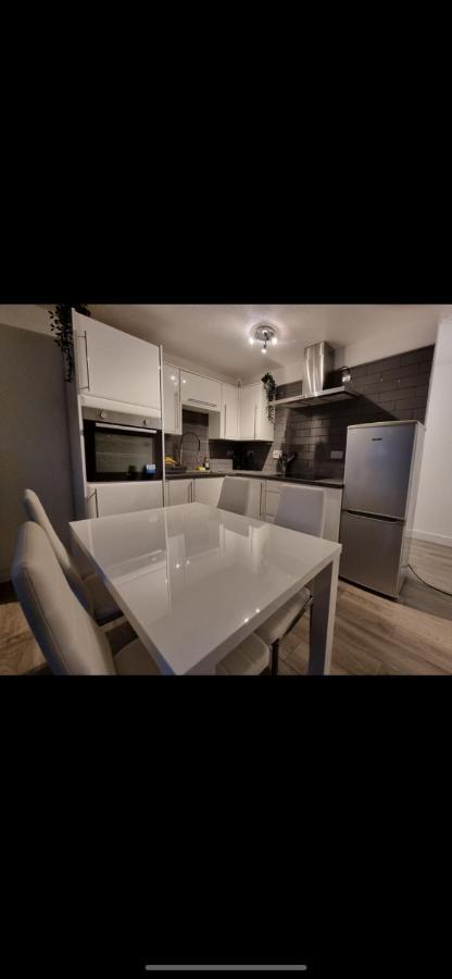 Modern 2 Bed Apartment & Free Parking Canterbury Luaran gambar